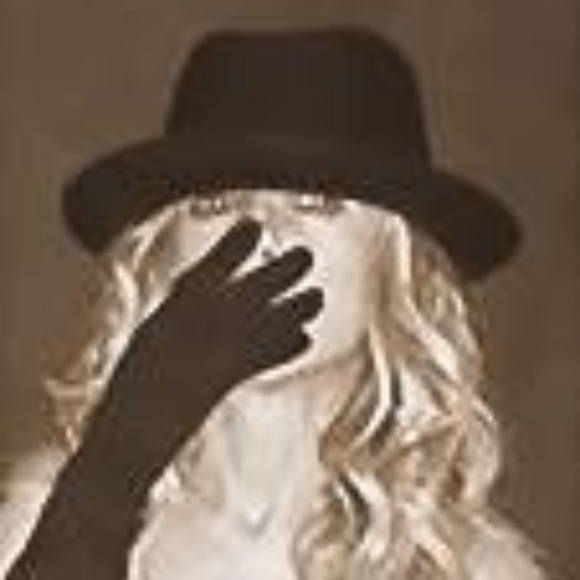 Meet your Posher, Sandy - Picture 1 of 1